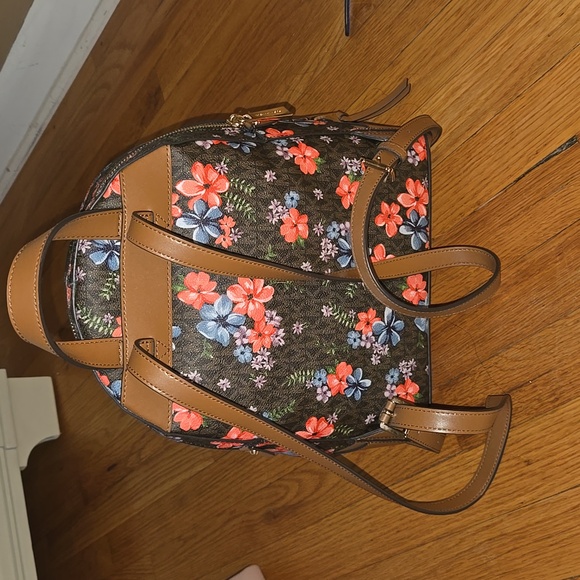 Backpack - Picture 2 of 5